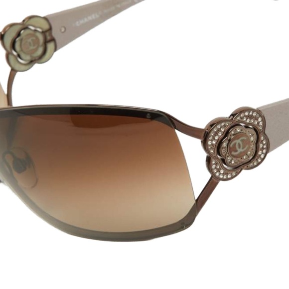 authentic Chanel brown gradient camelia sunglasses | black Chanel case included - Picture 8 of 11